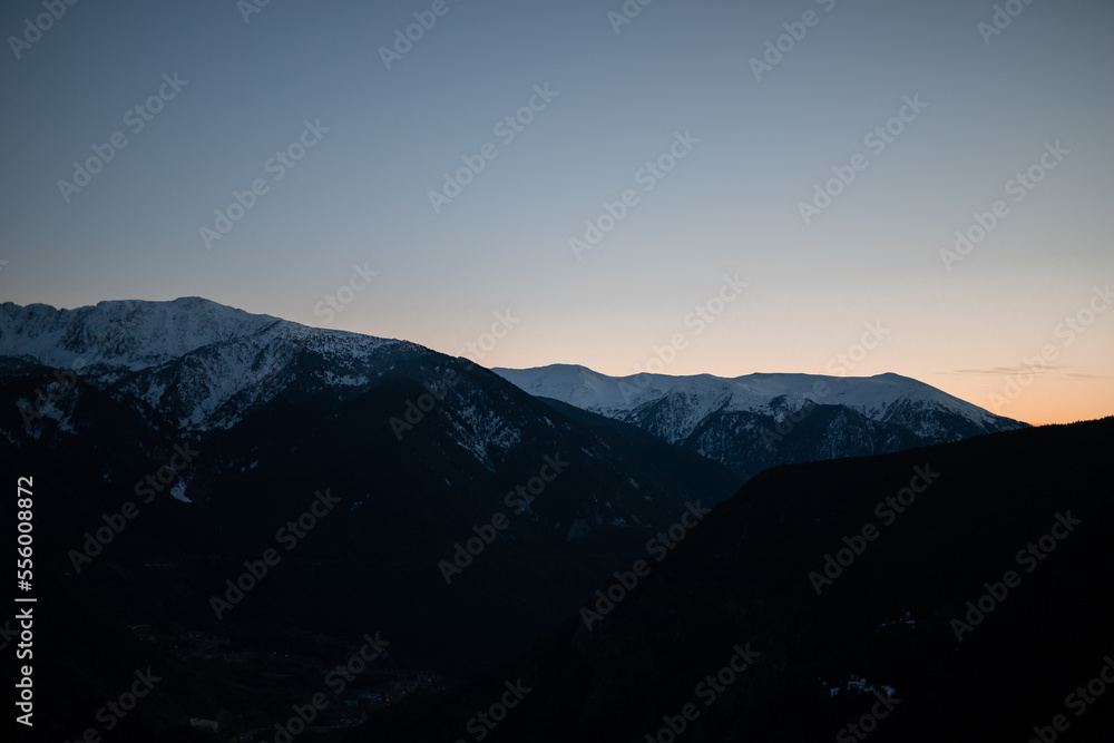 Fototapeta premium paisaje montaña nevada 
