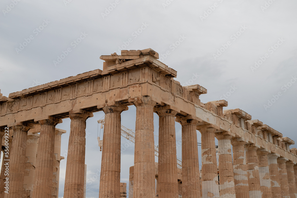 Obraz premium sien, antiguas, arquitectura, acrópolis, grecia, atenas, romano, grecas, viajando, columna, historia, arruinar, gemas, partenón, monumento, arruinar, viejo, edificio, cielo, arqueología, hito, europa,