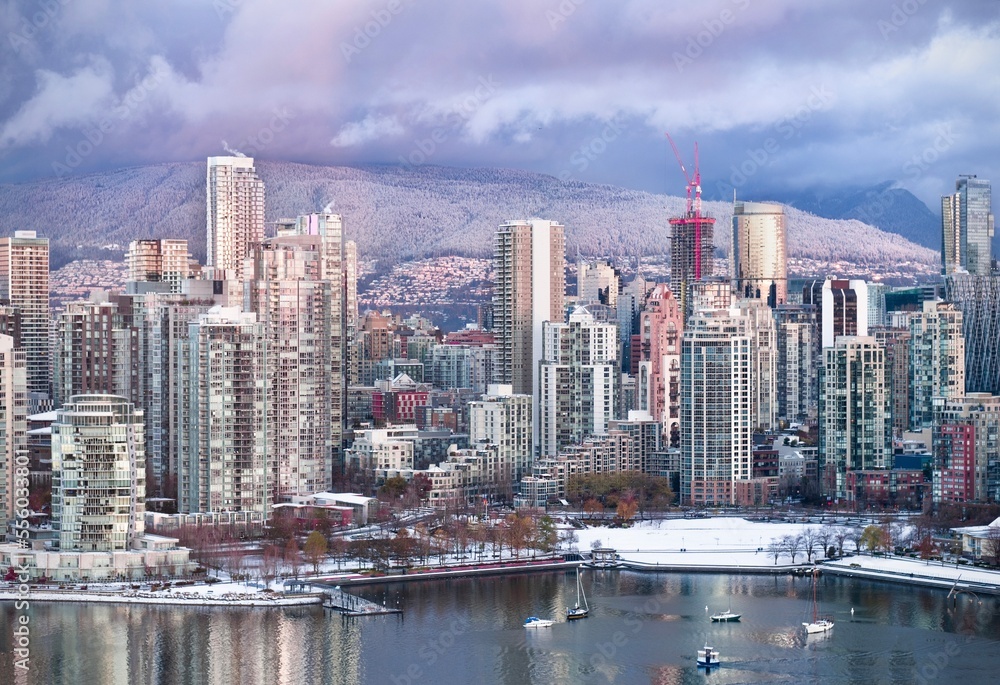 Obraz premium View of Vancouver downtown at sunrise. Vancouver skyline. British Columbia. Canada