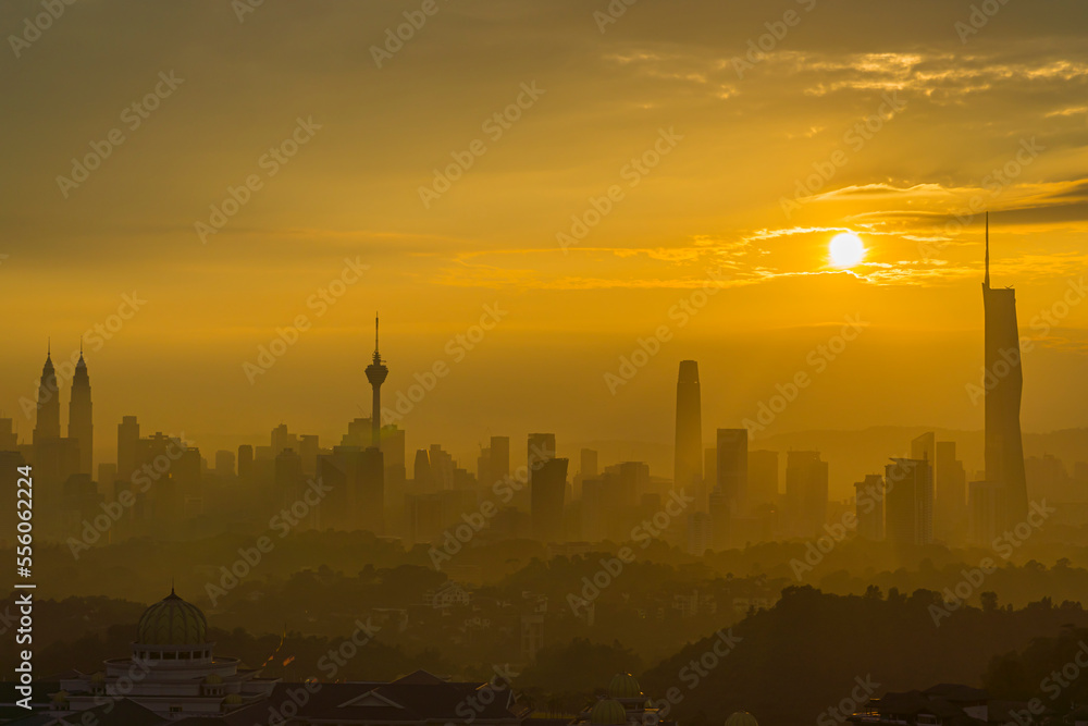 Naklejka premium Kuala Lumpur cityscape during beautiful sunset moment
