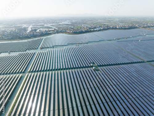 Obraz na płótnie Aerial view of modern solar plant on water w salonie