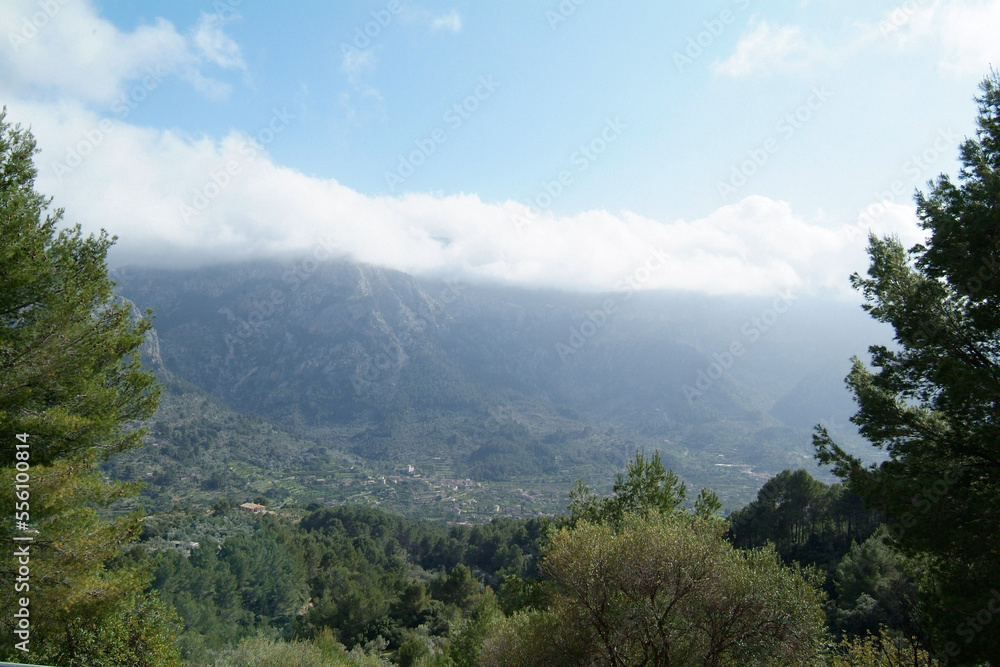 Obraz premium clouds over the mountains