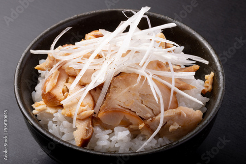 鶏チャーシュー丼