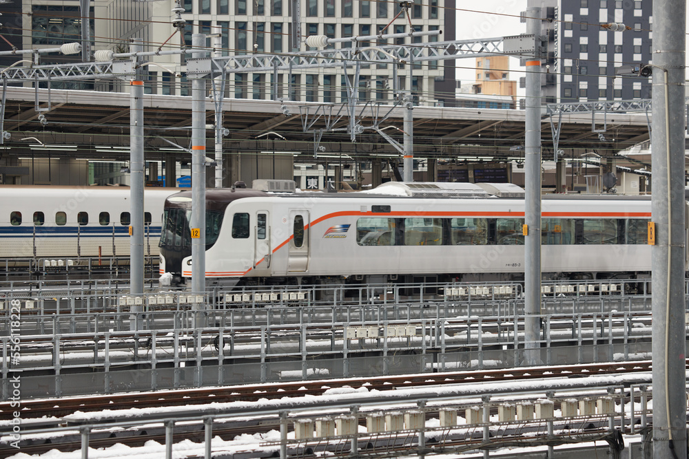 大雪の名古屋駅の線路の風景