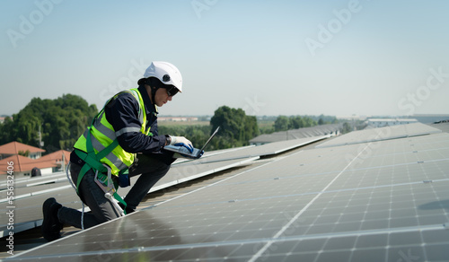 Engineer in charge of solar panel installation The installation of solar energy © Wosunan