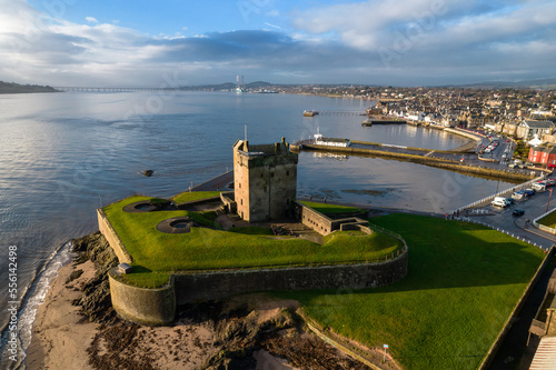 Obraz na płótnie Brotie Castle on the banks of the River Tay at Brotie Ferry, Dundee, Scotland. View from above w salonie