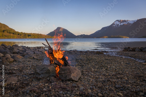 Lagerfeuer am Fjord photo