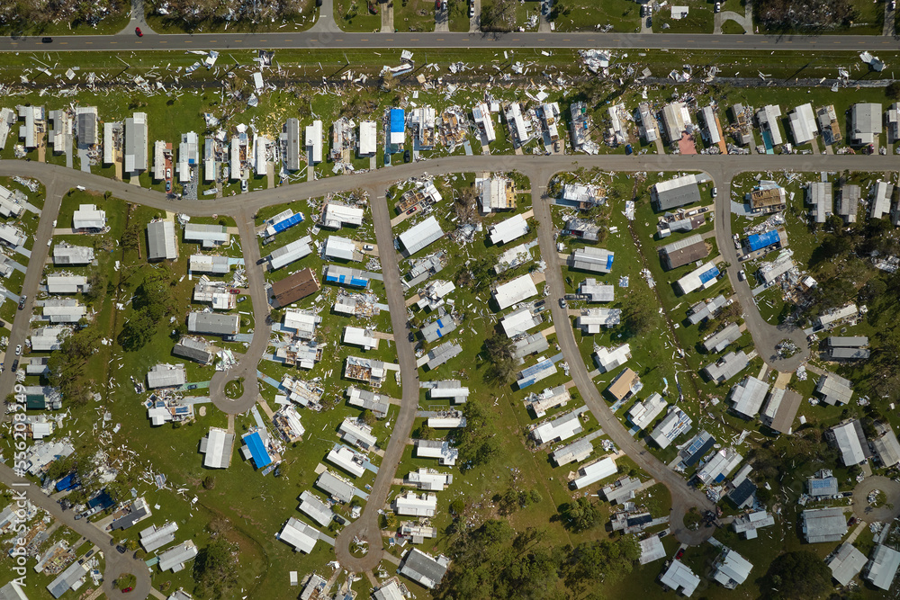 Obraz premium Destroyed by hurricane Ian suburban houses in Florida mobile home residential area. Consequences of natural disaster