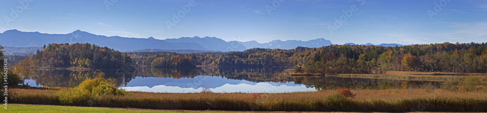Superpanorama vom großen Ostersee bei Iffeldorf (Oberbayern)
Superpanorama vom großen Ostersee bei Iffeldorf (Oberbayern)