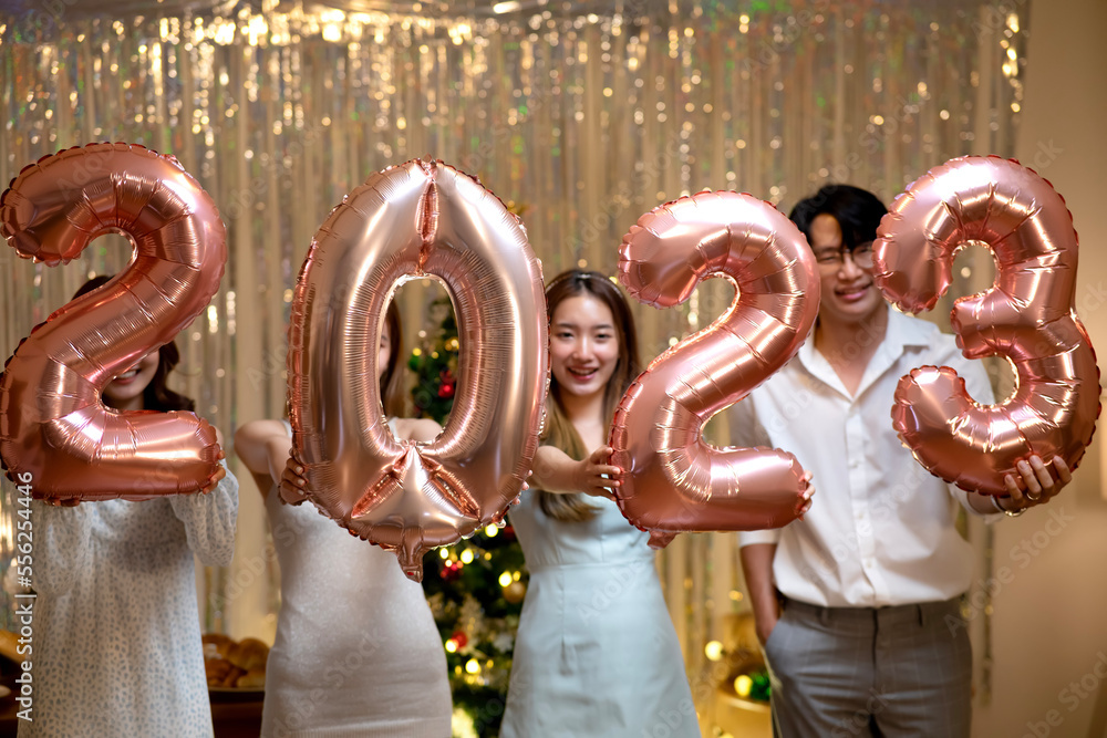 in the party 4 friends prepare to celebrate by holding the numbers 2023