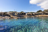 Formentera (Islas Baleares, España). Aguas cristalinas y turquesa en Es Caló den Rafalet, una pequeña cala con 