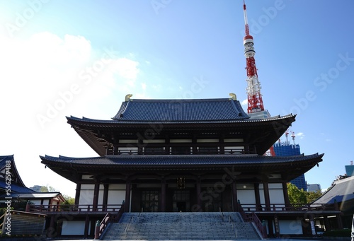 増上寺、芝公園、ぞうじょうじ、お地蔵さん、地蔵、仏像、寺、仏教、門、建物、東京、日本、観光、信仰、初詣、お参り、神聖、門、お布施、賽銭、灯篭、看板、文字、お寺、木、信仰、参道、道、空、青空、野外、
 photo