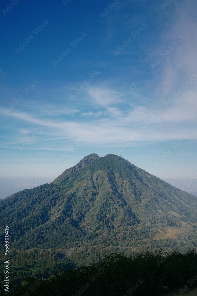 Fototapeta premium mount merapi seen from the ijen volcano trail