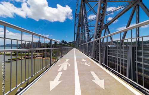 perspectiva da ciclovia da ponte Herc  lio luz de Florianopolis Santa Catarina Brasil Florian  polis