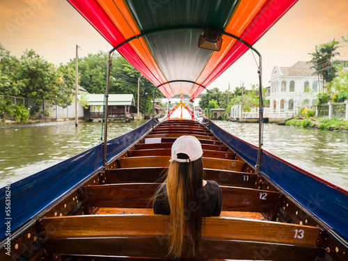 Print op canvas Tourist woman on Chao Phraya river boat trip