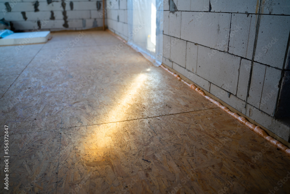 Light beam on an oriented strand board subfloor. The first leveling