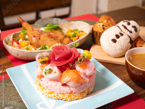 クリスマスディナーの寿司ケーキ