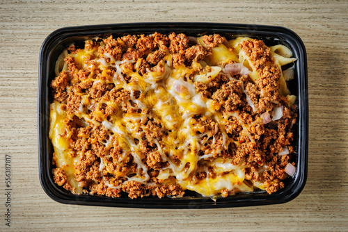 Delicious mac lunch meal featuring a blend of cheddar and parmesan cheese mixed with pasta and topped with lean ground turkey