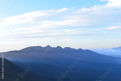 蓼科山の景色 山頂から見る八ヶ岳の朝