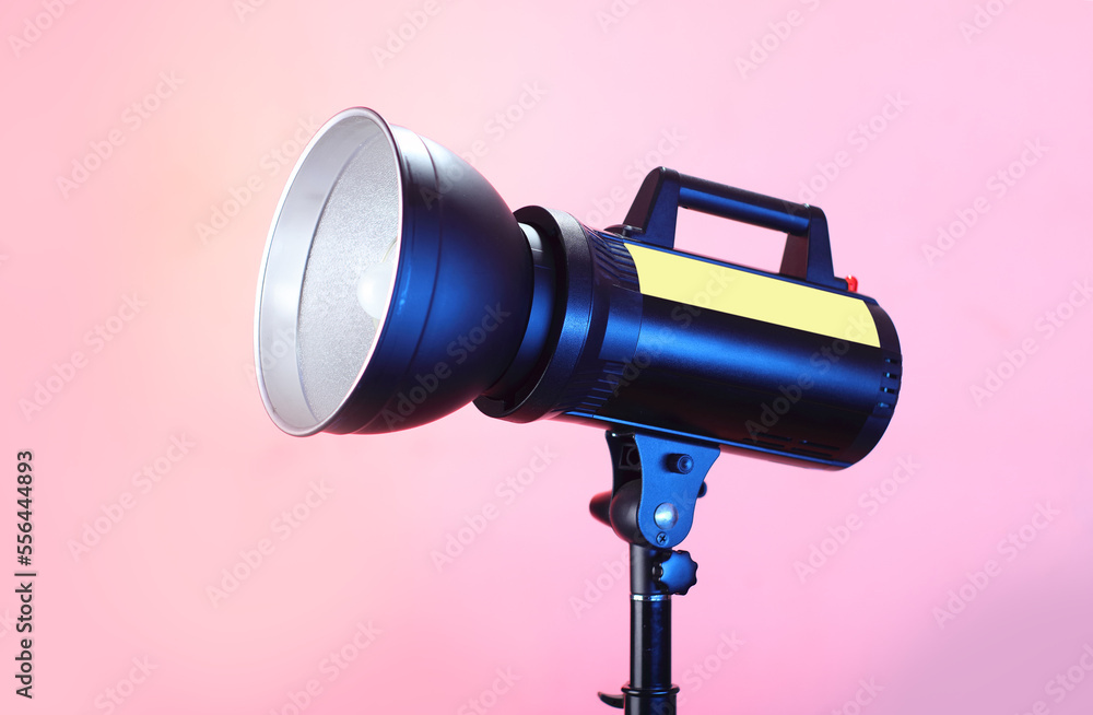 studio flash on a tripod studio flash on a tripod