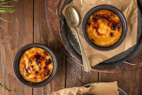 Obraz na plátně Creme brulee french dessert or leite creme portuguese dessert