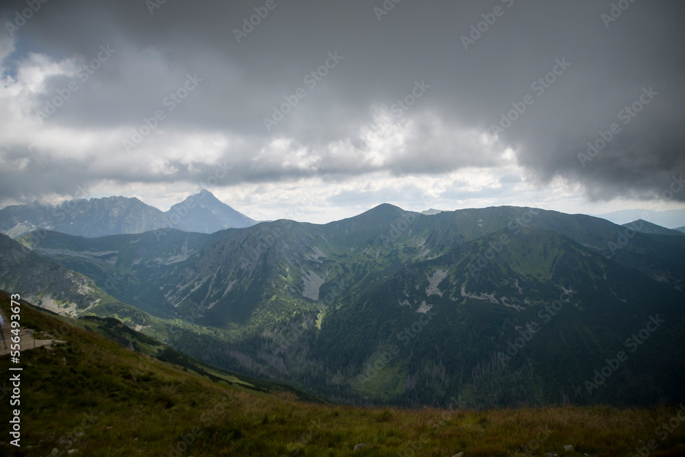 Burzowe chmury nad Tatrami