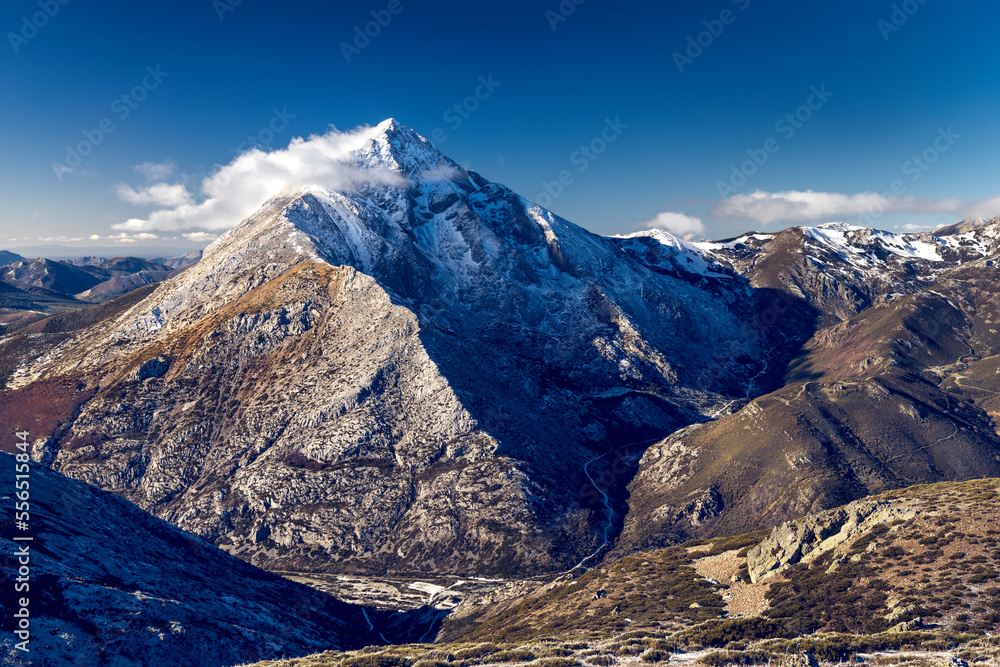 Landscape photography of the Espiguete peak in the Palencia Mountain