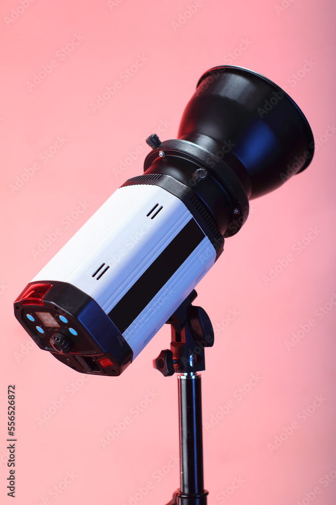 studio flash on a tripod studio flash on a tripod
