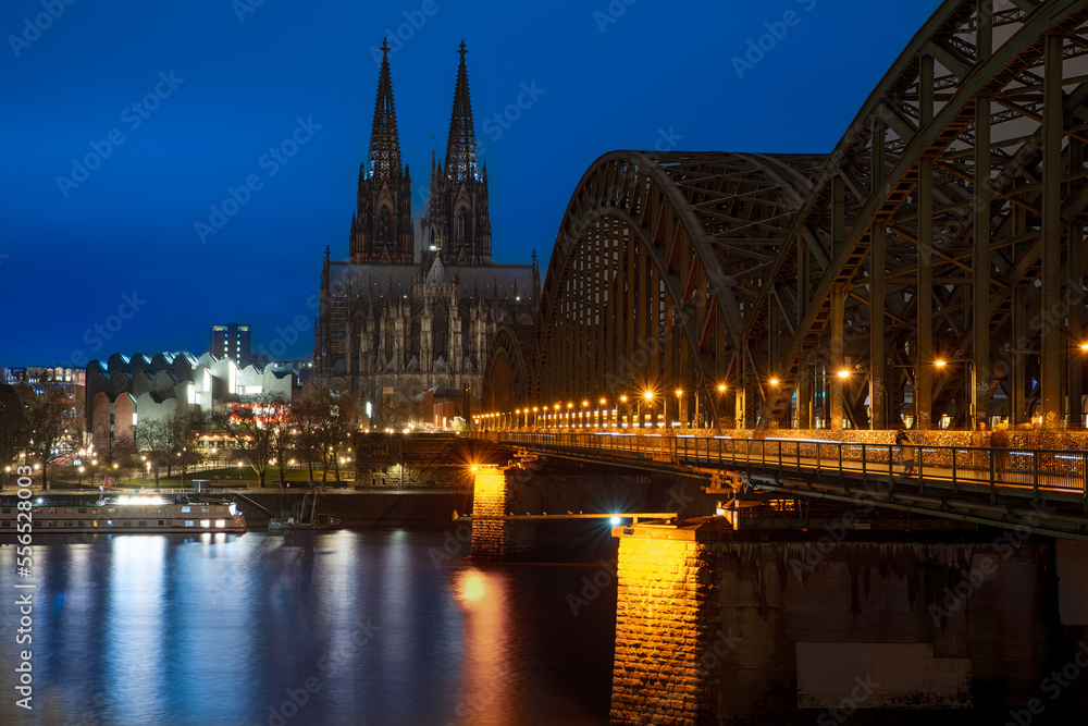 Fototapeta premium Kölner Dom bei Nacht