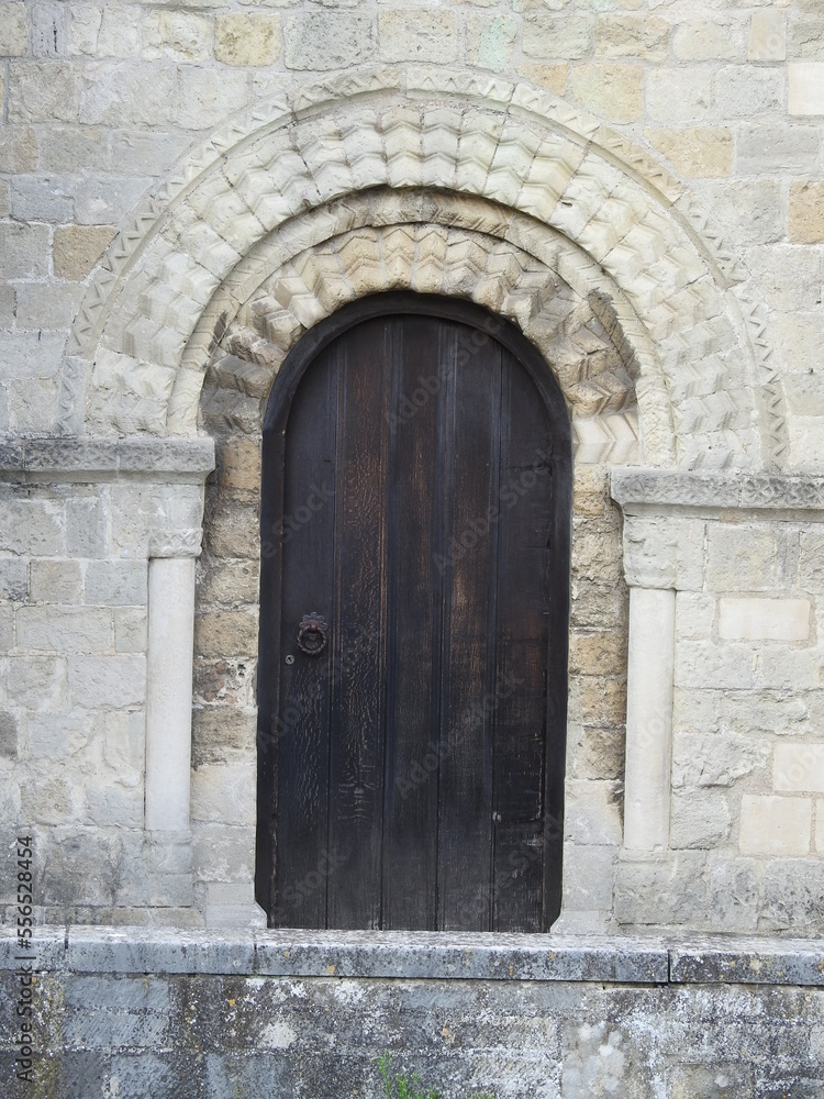 Wooden arched doors on the façade