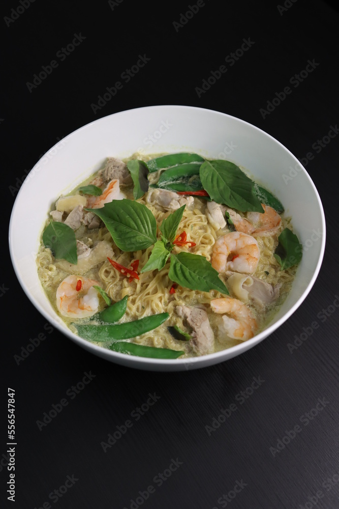 Thai Green Curry Instant Noodles with Thai Basil, Shrimp, Chicken, Thai Chilis, Snap Peas Thai Green Curry Instant Noodles with Thai Basil, Shrimp, Chicken, Thai Chilis, Snap Peas