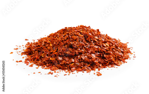 Photo Heap of chipotle chili flakes on white background