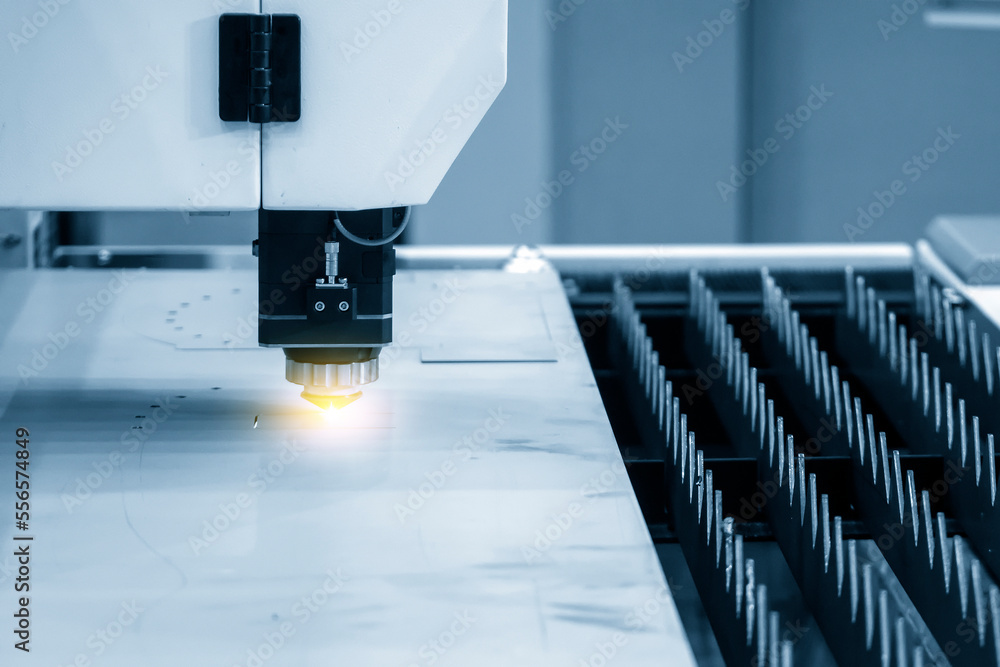 The fiber laser cutting machine cutting machine cut the metal plate. The fiber laser cutting machine cutting machine cut the metal plate.
