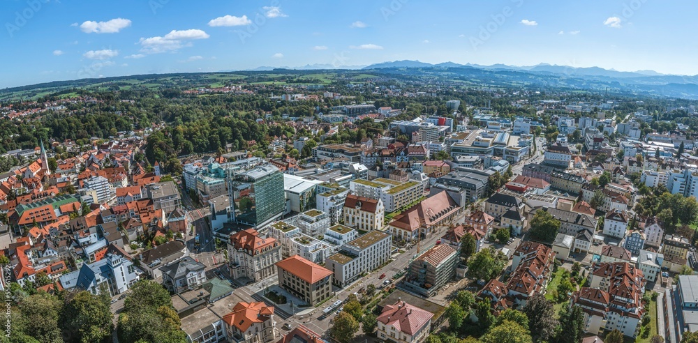 Kempten im Allgäu - Blick über das südliche Stadtzentrum zum Alpenrand