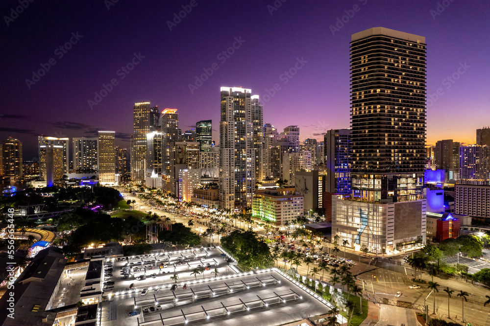 Fototapeta premium downtown city at night