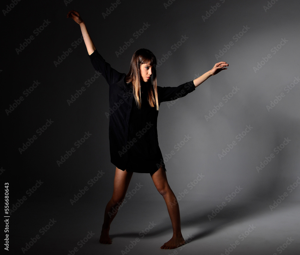 Obraz premium Female dancer isolated dancing with grey background