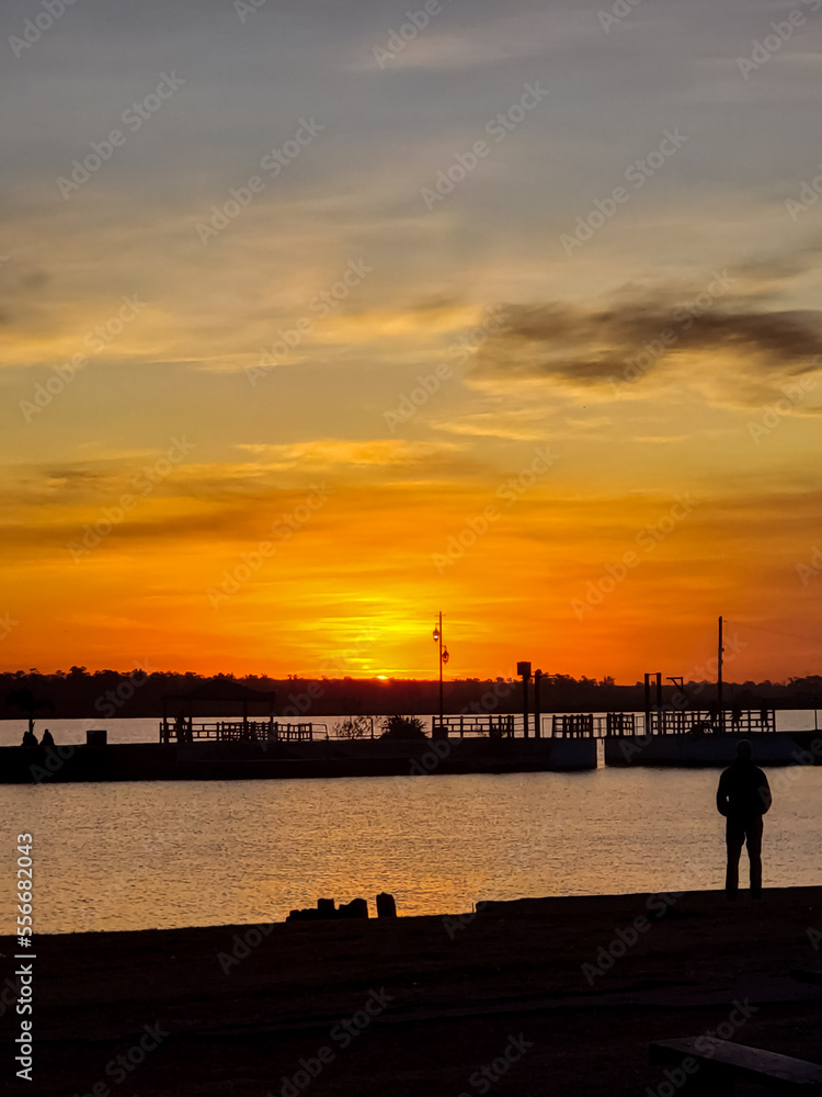 Atardecer en la laguna, silueta de hombre observando el atardecer.
Ciudad de Santa Rosa La Pampa Argentina Atardecer en la laguna, silueta de hombre observando el atardecer.
Ciudad de Santa Rosa La Pampa Argentina