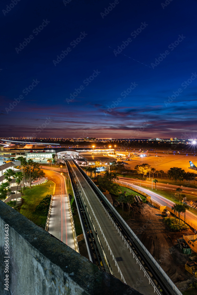 Fototapeta premium airport sunset over bay