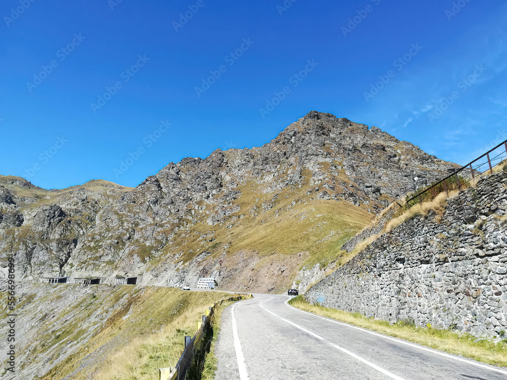 Fototapeta premium View of the Transfagarasan mountain pass from above in Romania with mountain range