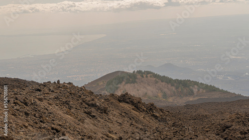 Krajobraz wulkaniczny, skały, mchy, zastygła lawa © Rafa