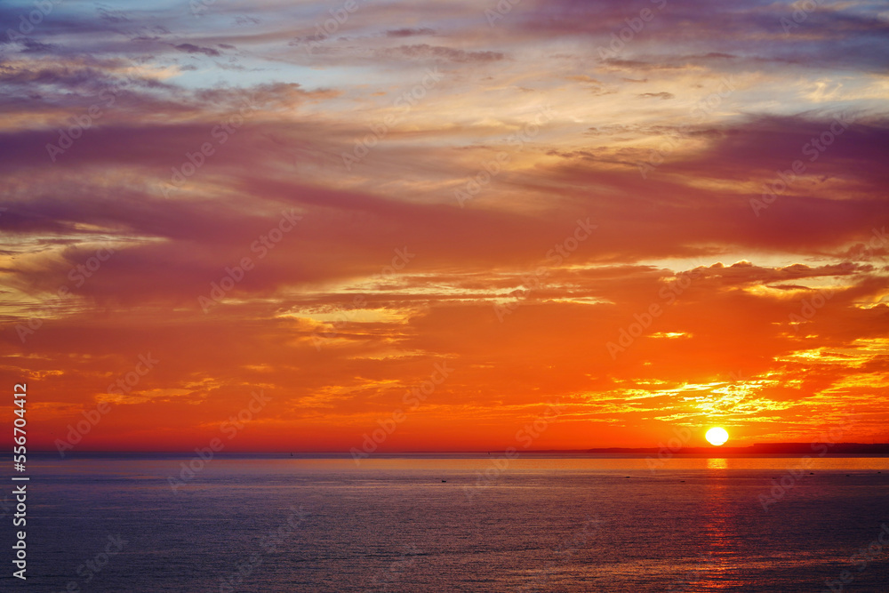 sunset over the sea
Couché de soleil sur l'océan