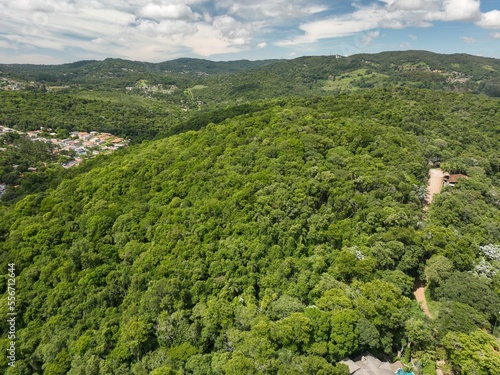 Foto aérea da Serra da Cantareira, em Mariporã, São Paulo, mostrando a mata atlântica photo