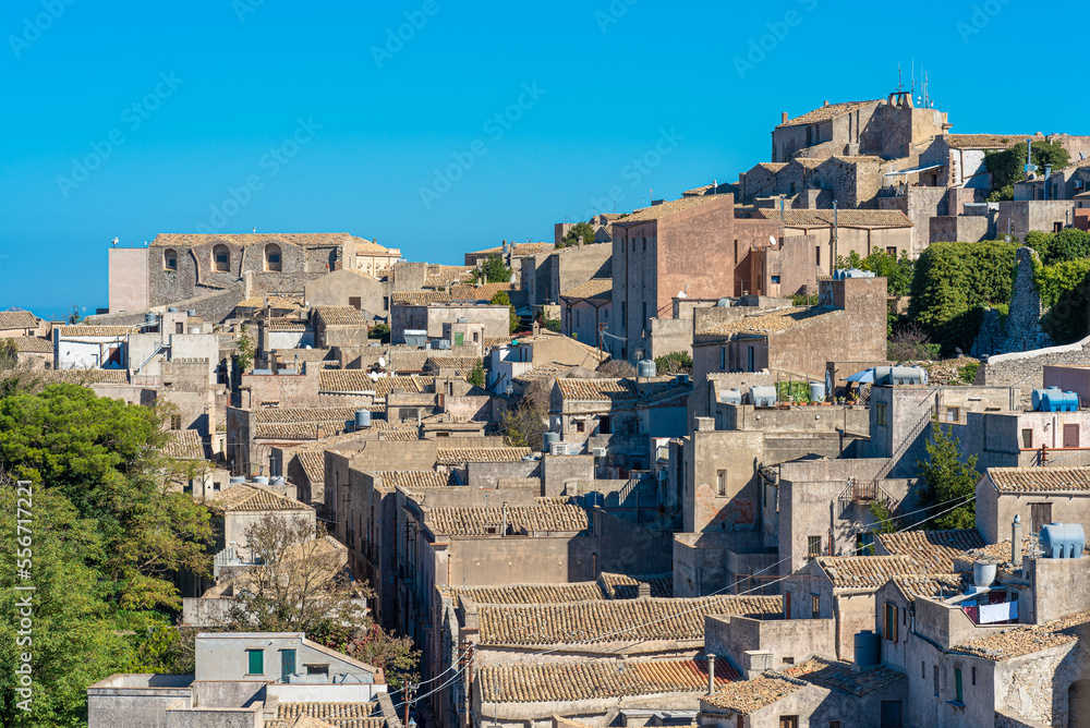 Obraz premium The small town of Erice, with its stone houses and narrow, picturesque alleys and churches, located on a mountain in west Sicily. Phoenicians and Greeks settled the town already in prehistoric times