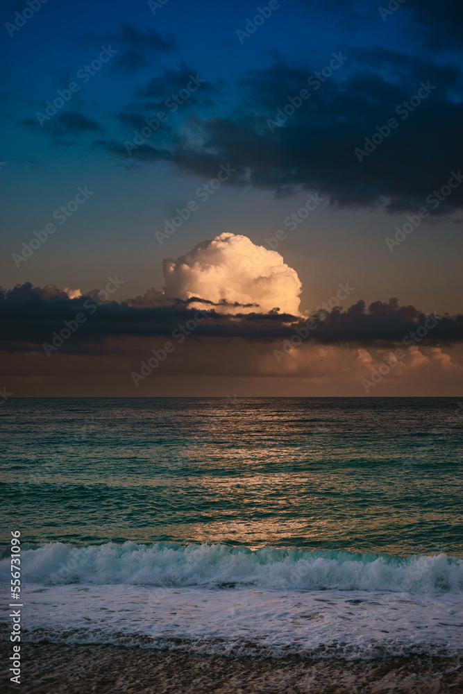 Beautiful cloud with sea