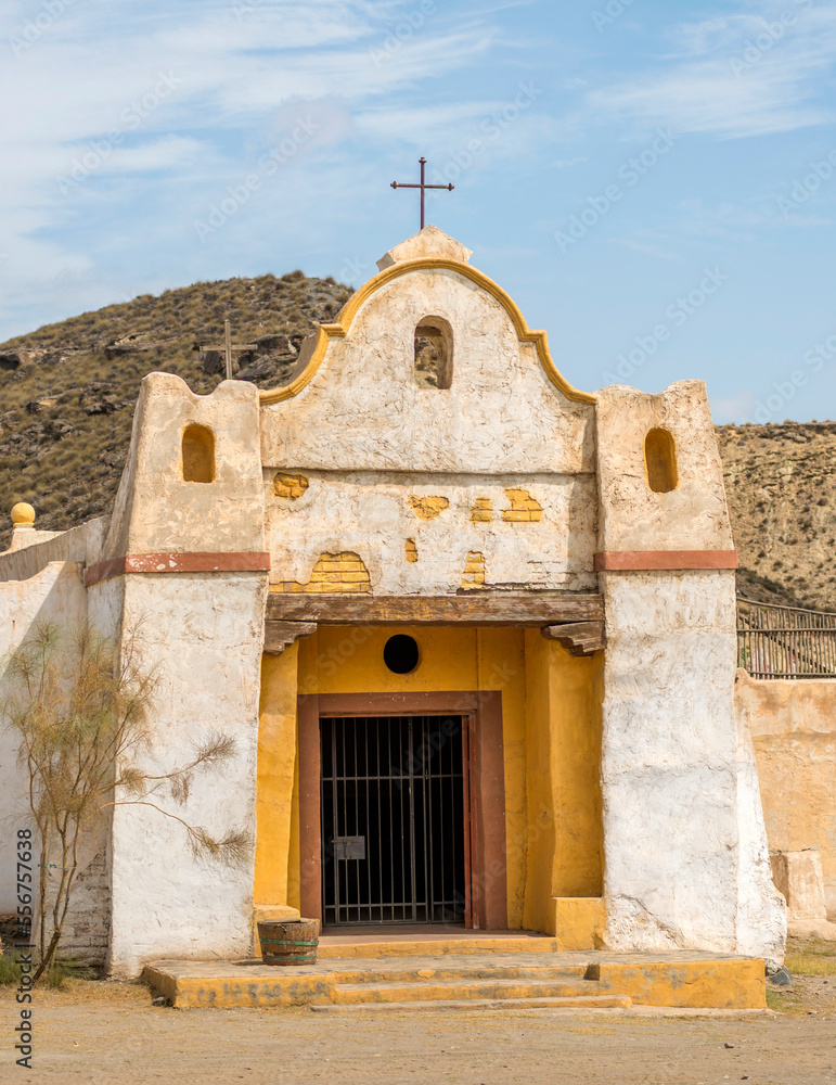 Façade d'église méxicaine, décor de cinéma, à Tabernas, Andalousie, Espagne