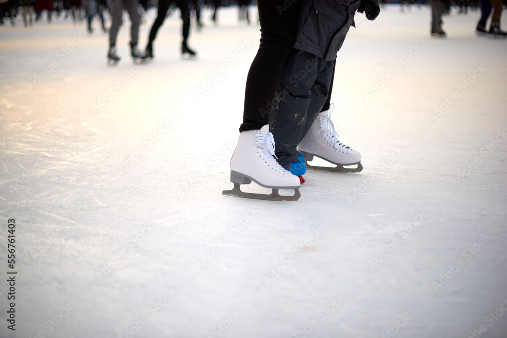 Obraz premium People ice skating