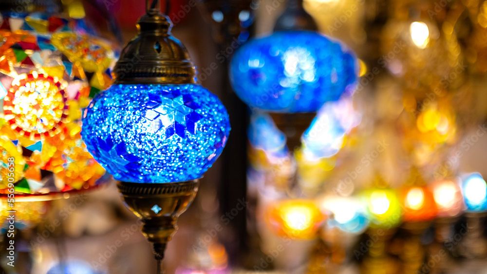 Φωτογραφία Lighting products sold in Istanbul Grand Bazaar, traditional Turkish lamps, tour