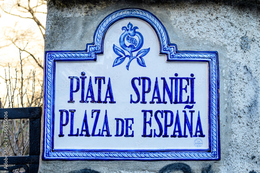 Obraz premium Beautiful vintage street sign showing Piata Spaniei (Spain Square) displayed on an street in the city center of Bucharest, Romania, in a sunny day with clear blue sky