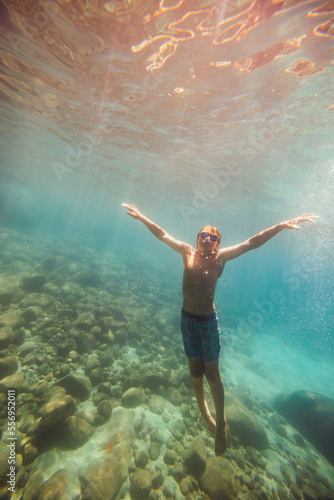 Wallpaper Mural USA, California, Boy diving in Lake Tahoe Torontodigital.ca