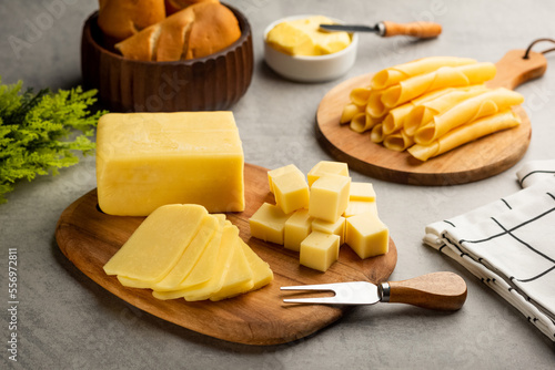 mozzarella cheese with bread